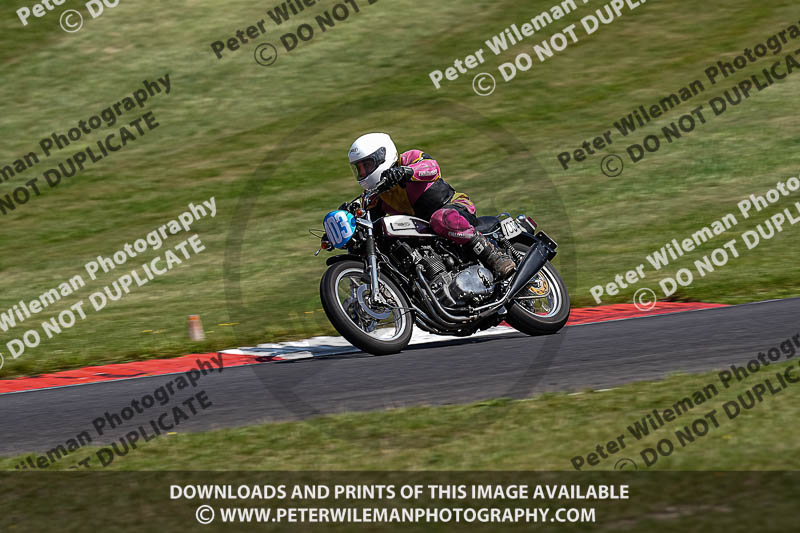 Vintage motorcycle club;eventdigitalimages;mallory park;mallory park trackday photographs;no limits trackdays;peter wileman photography;trackday digital images;trackday photos;vmcc festival 1000 bikes photographs